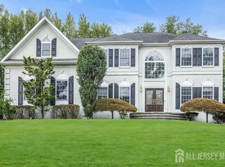 22 Forest Ln, Monroe Township, NJ 08831