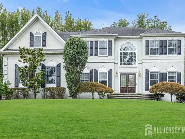 22 Forest Ln, Monroe Township, NJ 08831