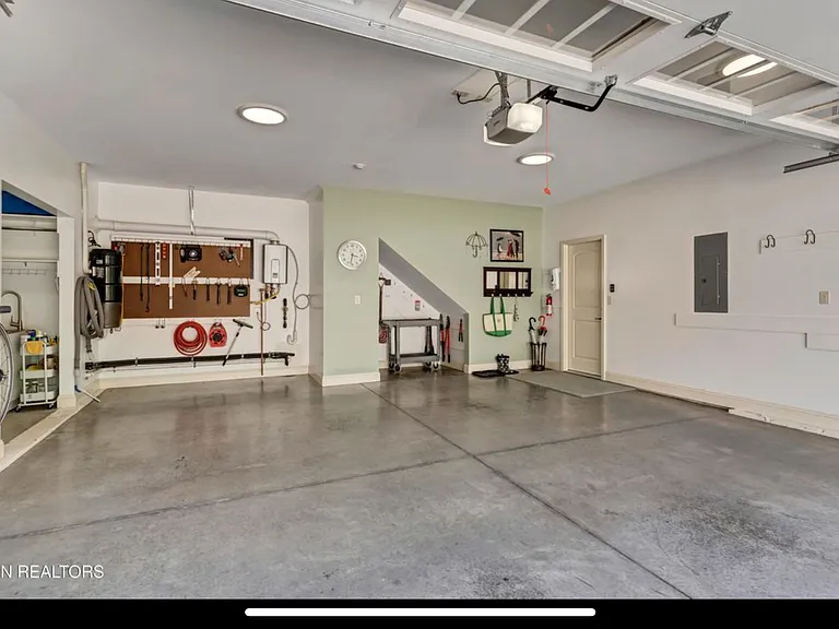 437 Chapel Grove Ln — Photo 22