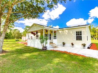17451 Driftwood Ln, Lutz, FL 33558