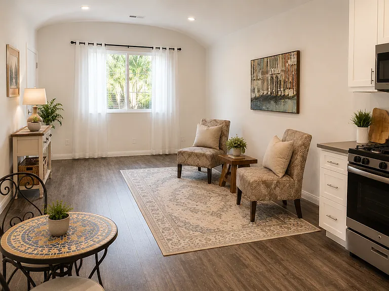 1360 Meadowbrook Ave — Photo 5