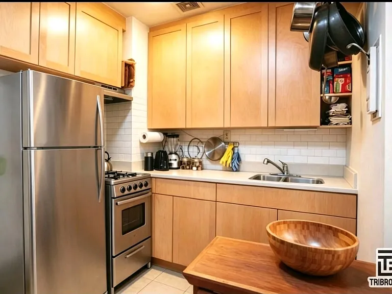 200 E 28th St #5D — Photo 4