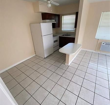 3rd image of 1028 NW 3rd Ave APT 1