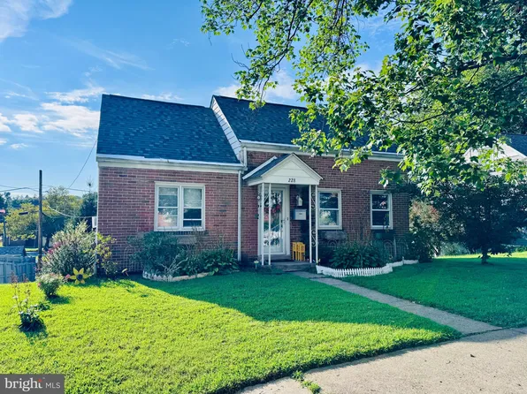 228 Beverly Pl, Reading, PA 19611