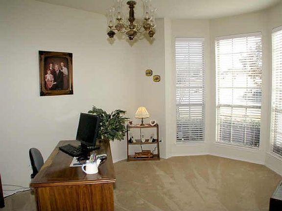 3rd image of 2800 Pecan Grove Dr