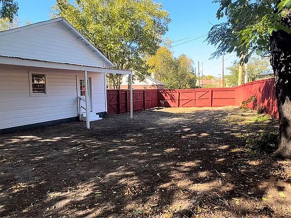 4th image of 1224 Oak St