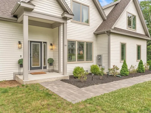 114 Lindenridge Rd, Amherst, MA 01002