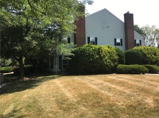 2 The Cir, Warwick, NY 10990