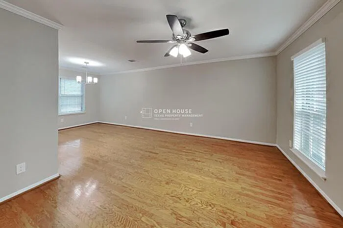 4 bed, 2.5 bath, 2396 sqft, $2,350 — Photo 4