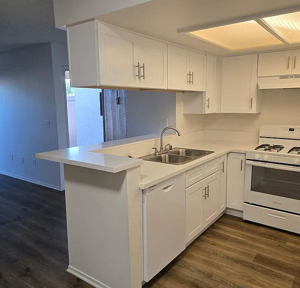 3821 Franklin Ave #1 — Photo 2