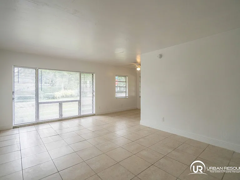 1812 NE 20th Ave #1 — Photo 4