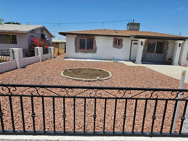 1206 S 9th Ave — Photo 2