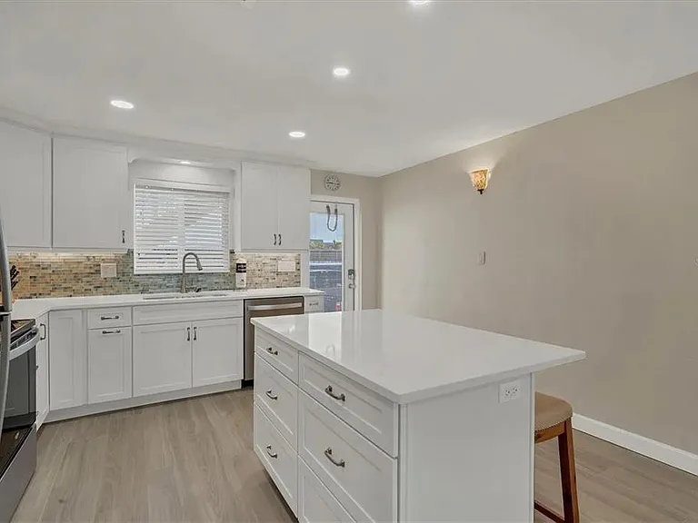 6006 Midnight Pass Rd #36 — Photo 12