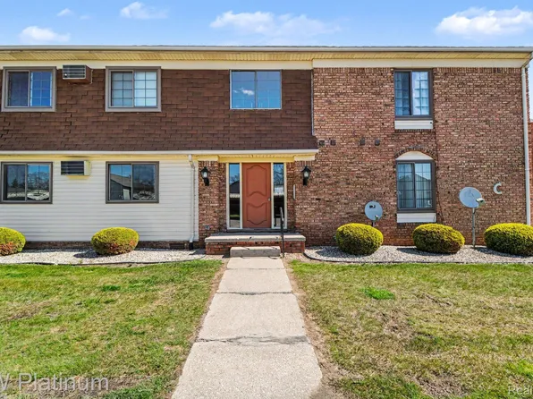 1900 River Rd APT C5, Marysville, MI 48040