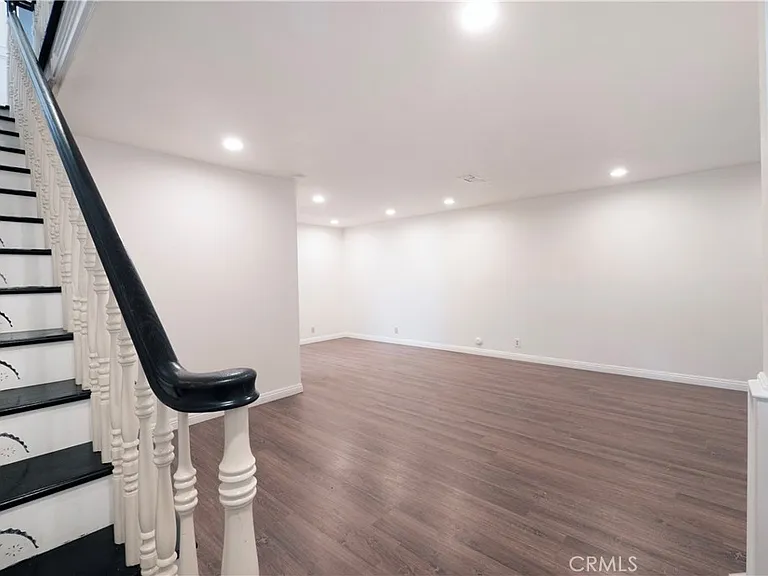 328 W 7th St — Photo 8