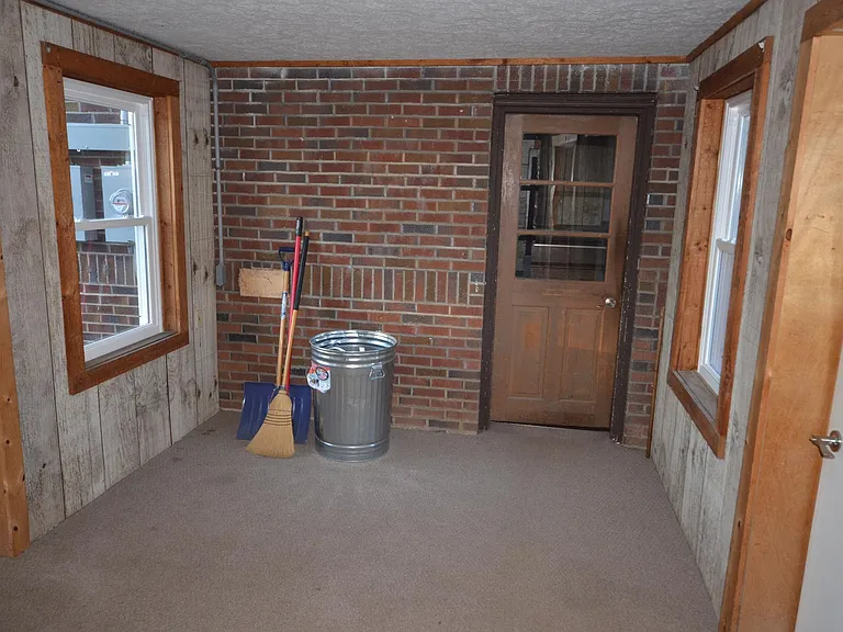 Breezeway between house and garage