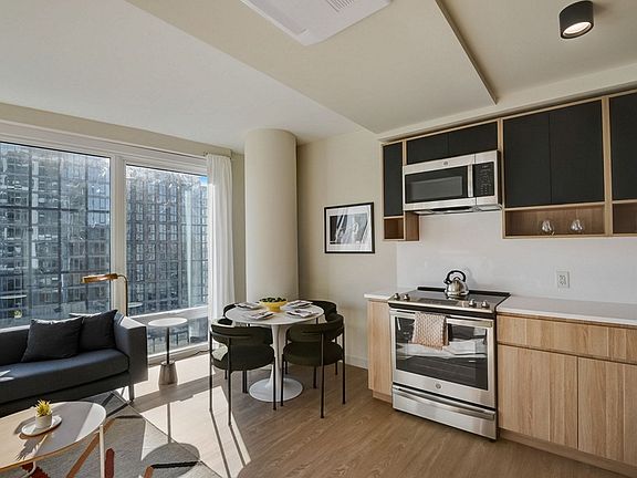 5th image of 2413 3rd Ave #2701