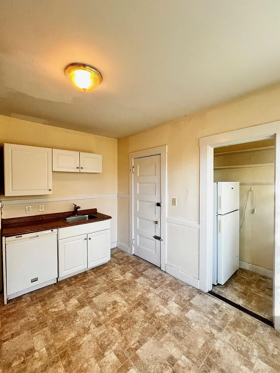 Building Photo - 18 Sanborn Ave #1