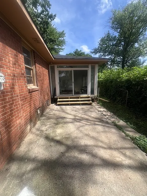 4 bed, 2.5 bath, 1665 sqft, $1,695 — Photo 2