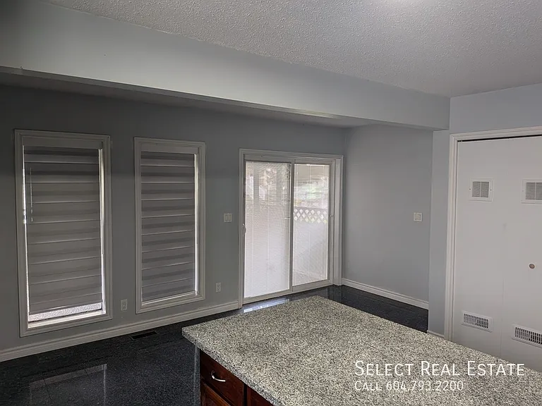 46365 Cessna Dr — Photo 11