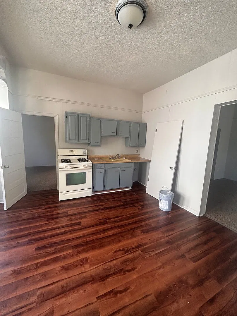938 Lincoln Ave — Photo 4