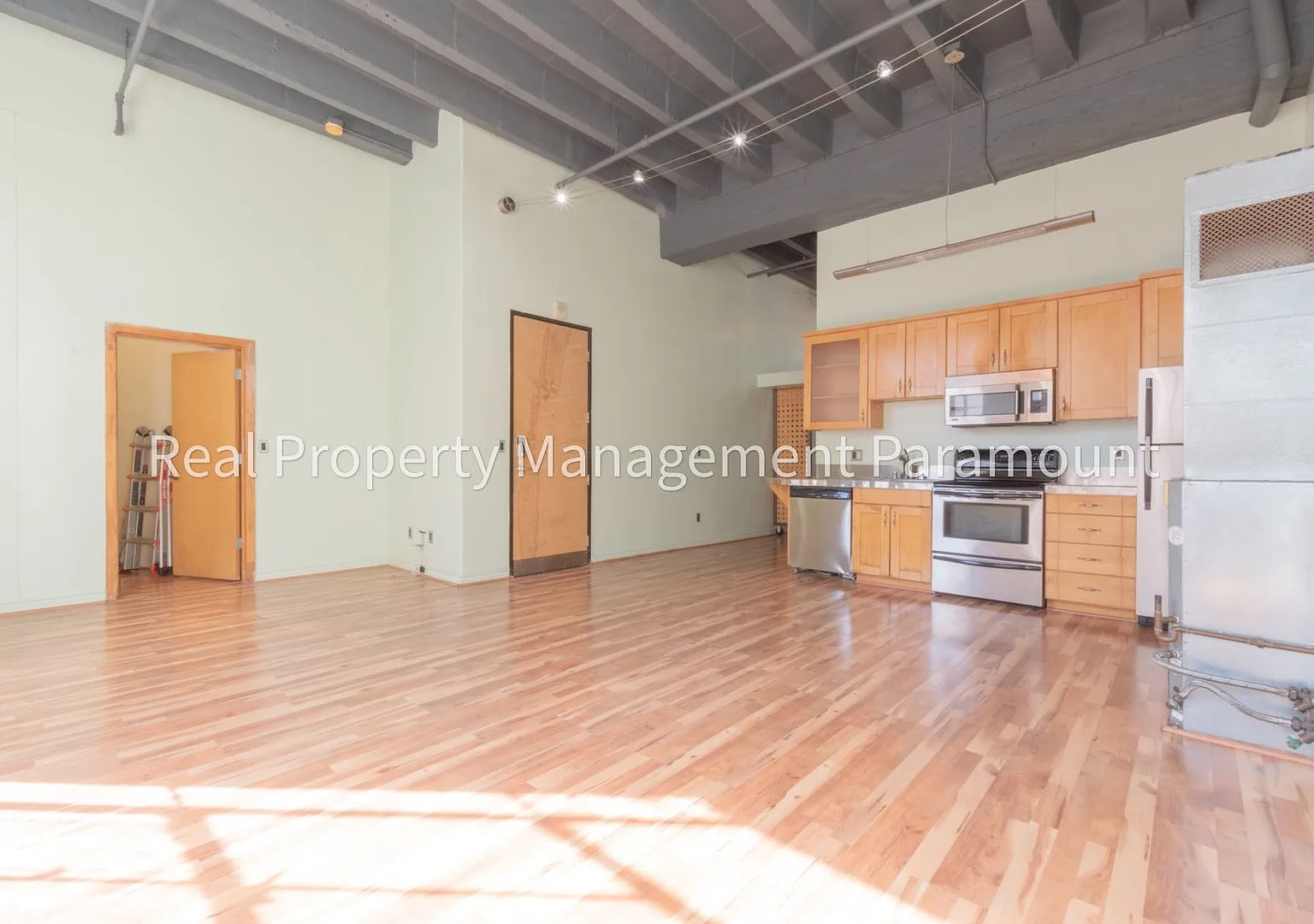 Beautiful One Bedroom Apartment in Downtown Los Angeles! — Photo 2