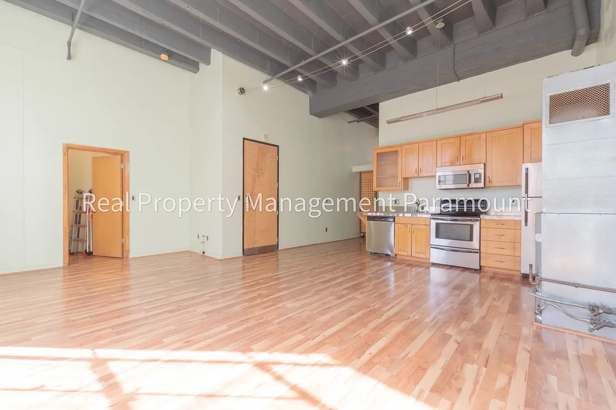 Photo 2 of 13 - 312 W 5th St #213 - Los Angeles, CA Building Photo - 312 W 5th St #213