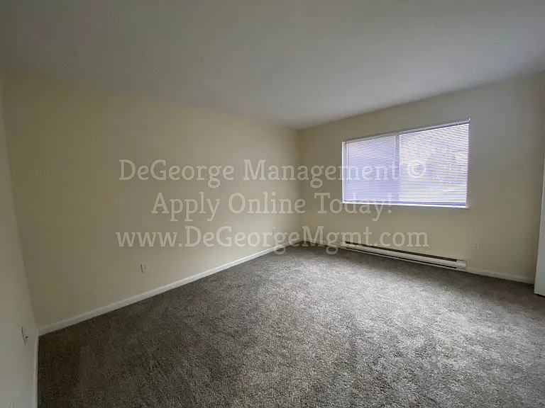 Parkway Apartments — Photo 15