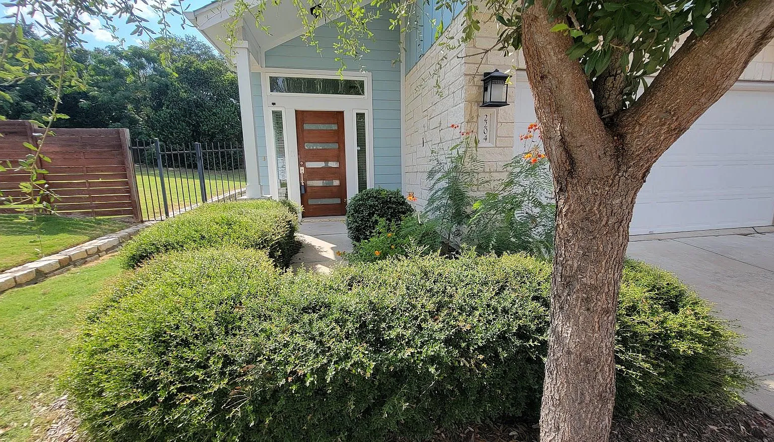3 bed, 2.5 bath, 2035 sqft, $2,795 — Photo 2