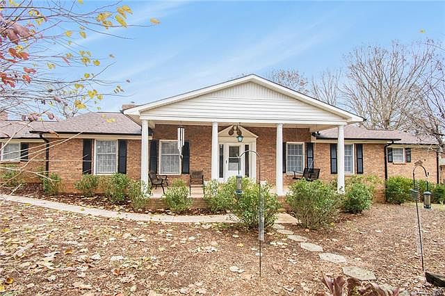 1st image of 119 Robinhood Ln