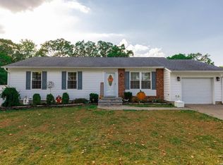 8 Sequoia Way, Holbrook, NY 11741