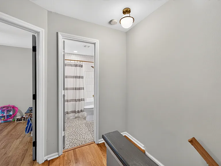 312 W 10th St #312 — Photo 41