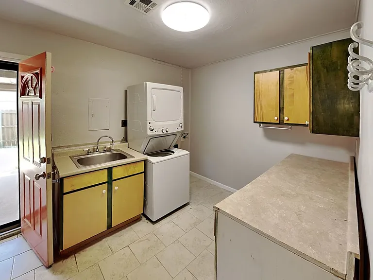1012 SE 8th St — Photo 20