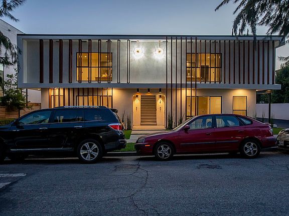 3rd image of 1835 N Kenmore Ave #3
