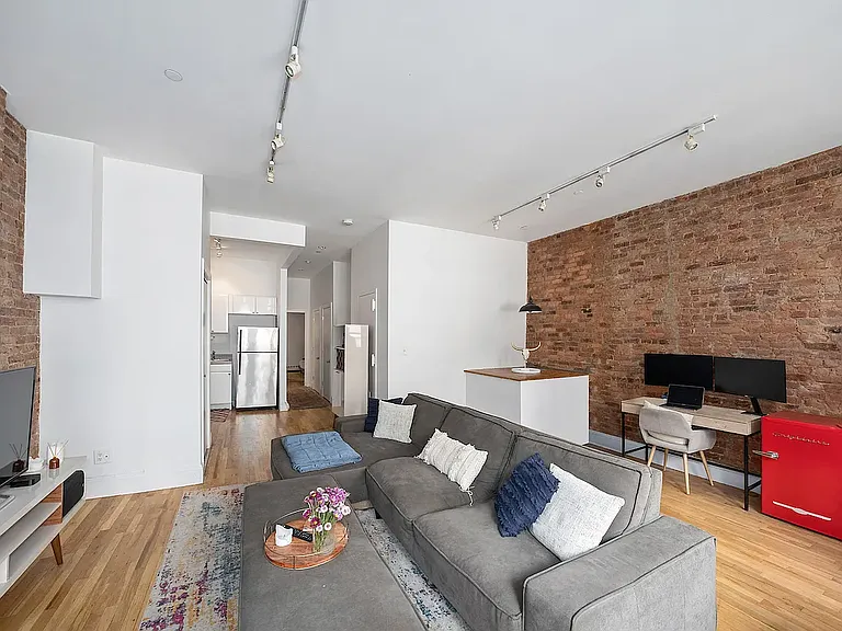 801 6th Ave #2 — Photo 3