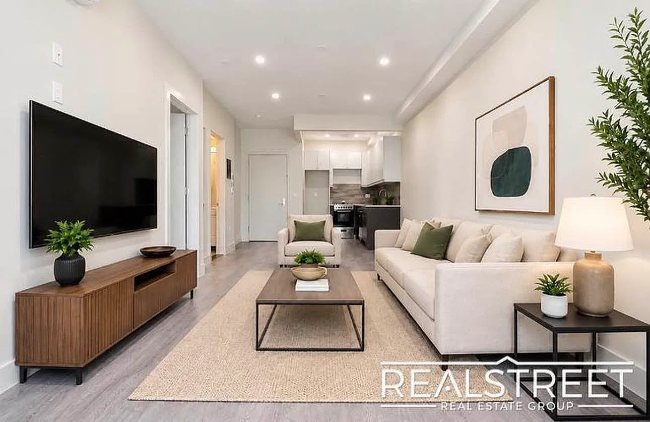 2517 Bedford Ave — Photo 2