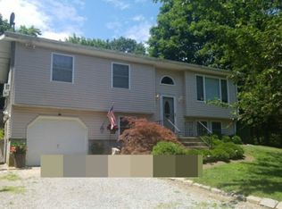 745 W Mill Rd, Mattituck, NY 11952