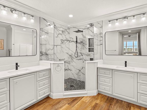 3rd image of 33 Harbour Isle Drive W #306