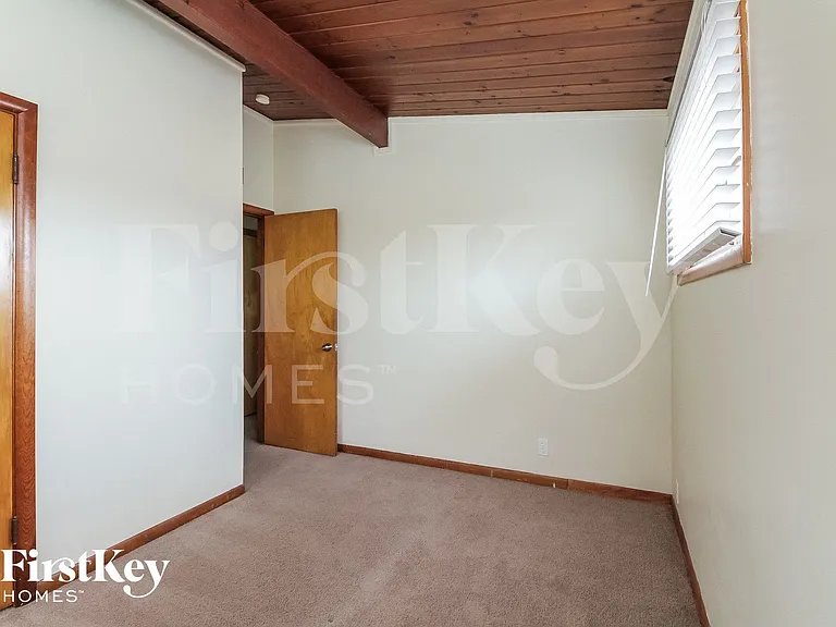 1054 Kenmore Ave — Photo 7
