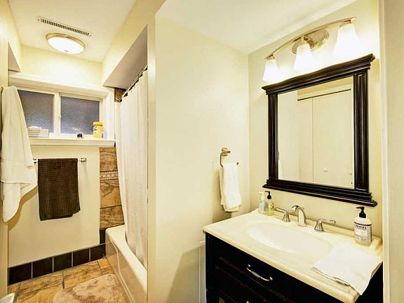5th image of 1936 Goldsmith Ln APT 1