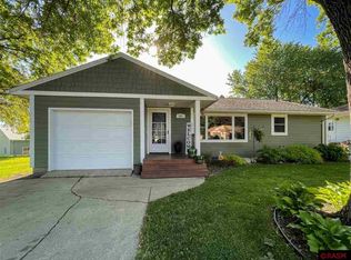 207 6th Ave NE, Mapleton, MN 56065