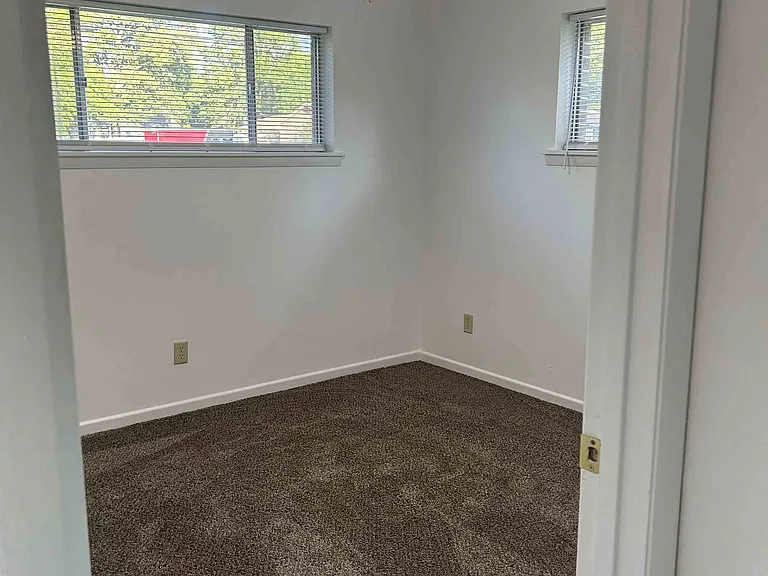2513 Redbud St — Photo 9