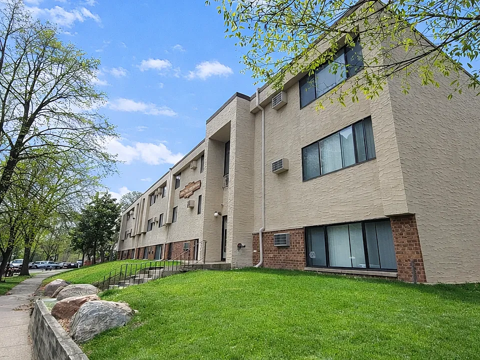 396 Dewey St #311