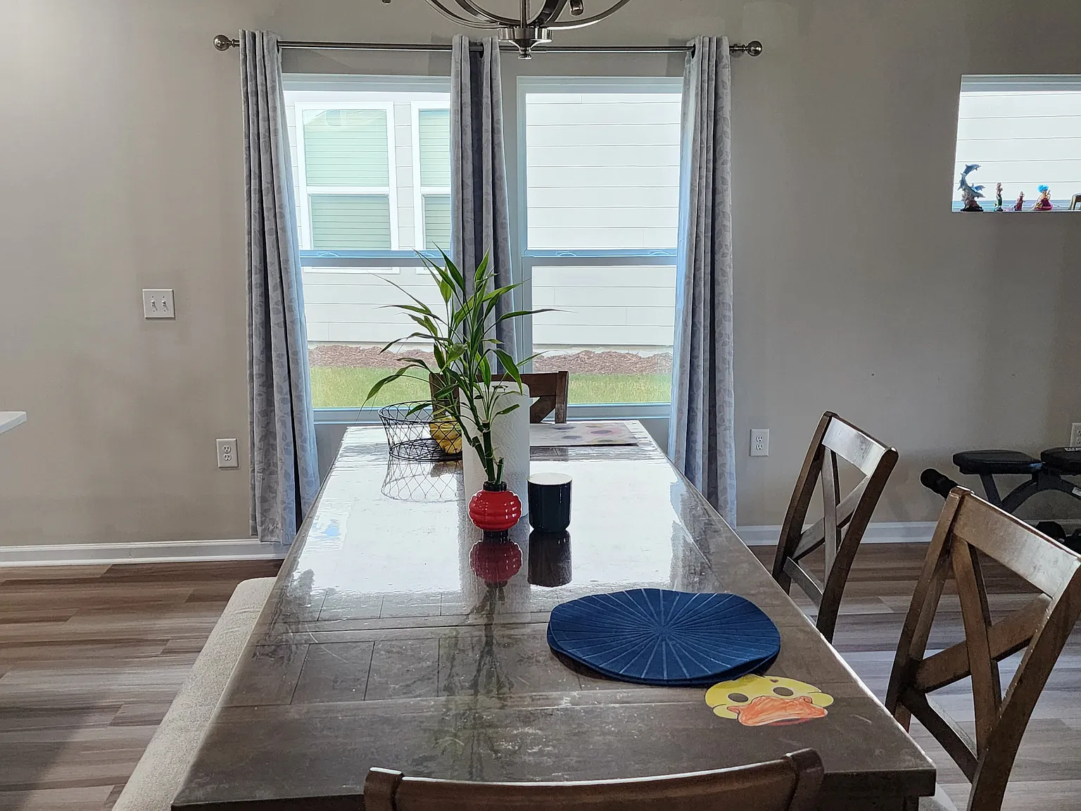 3 bed, 2300 sqft, $2,550 — Photo 4