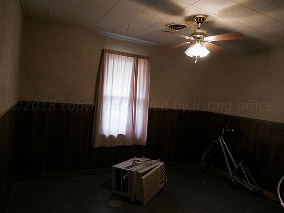5th image of 710 W Francis Ave