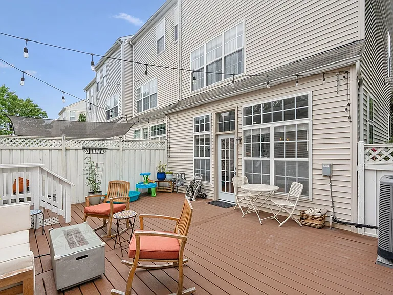 20353 Bowfonds St — Photo 36