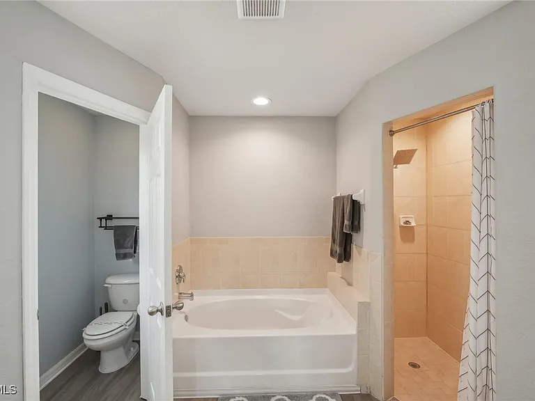 940 Belmont St E — Photo 32
