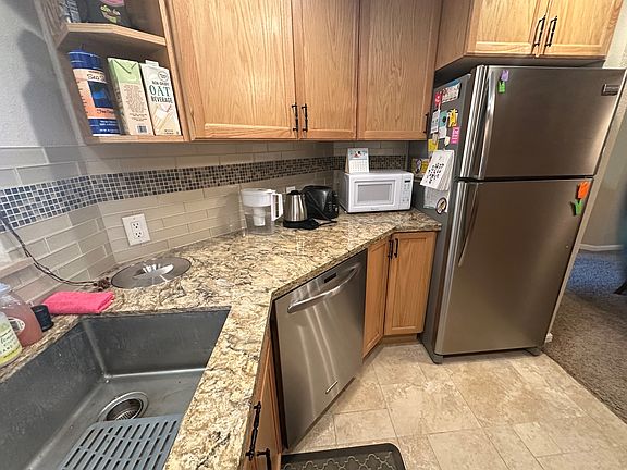 4th image of 1098 Cedar Gables Dr