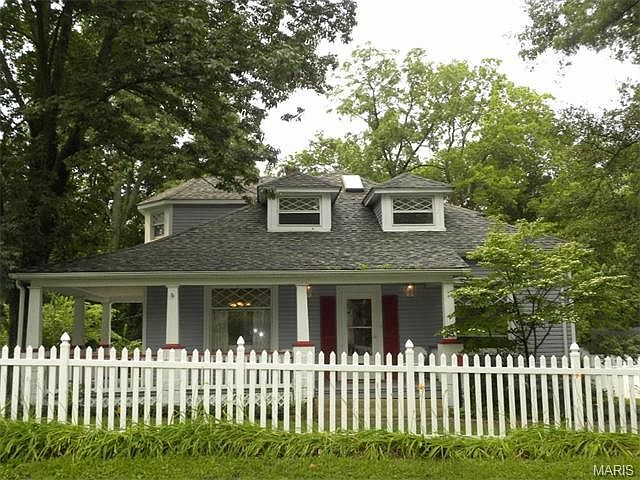 1st image of 810 W Lockwood Ave
