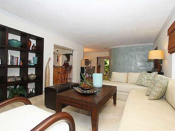 4th image of 808 Sorolla Ave